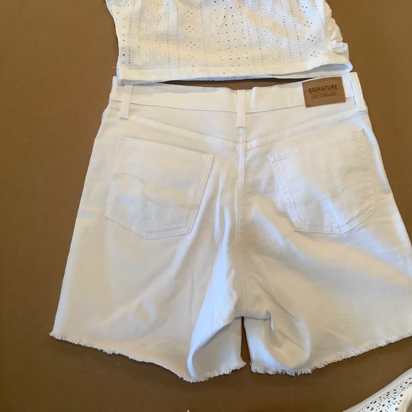 Levi’s white denim shorts - Picture 6 of 12